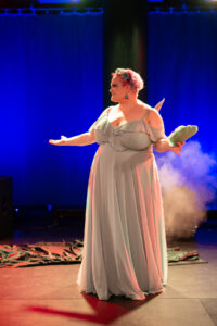 Burlesque Paradise 25.3.2023 Saivo-salissa Rovaniemellä. Kuvaaja Elli Alasaari.