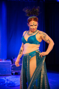 Burlesque Paradise 25.3.2023 Saivo-salissa Rovaniemellä. Kuvaaja Elli Alasaari.